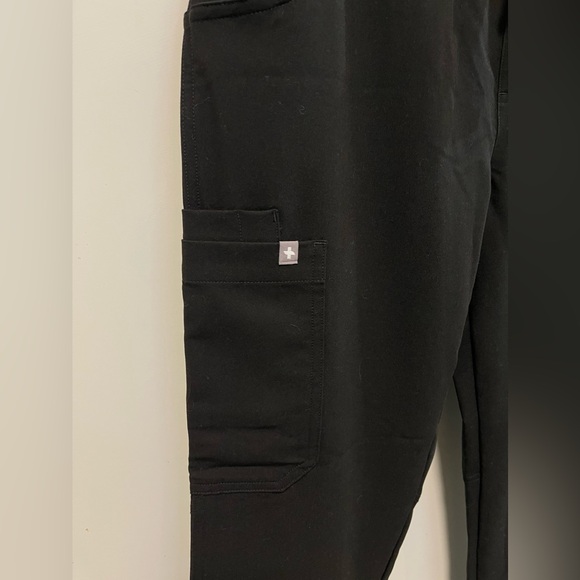 Lot of 3 FIGS W KADE CARGO SCRUB BLACK and 2 CATARINA PETITE SCRUB GREEN Small - Picture 9 of 10